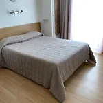 Hotell Le Canetois 2*