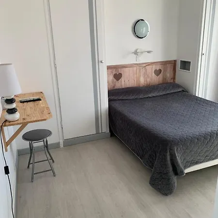 Hotel Le Canetois 2*
