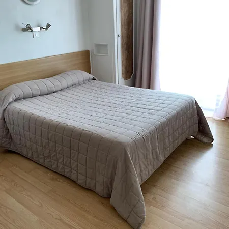 Hotel Le Canetois 2*