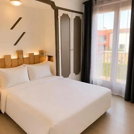 Hotel Le Canetois 2*